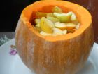 Печена тиква с ябълки и канелени пръчици